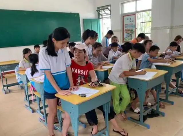 大力推动青蓝团队班主任