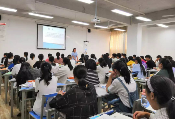 考核点评机制铸造高素质专业化教师队伍为品质建造注入教育动能 考核点评机制铸造高素质专业化教师队伍为品质建造注入教育动能