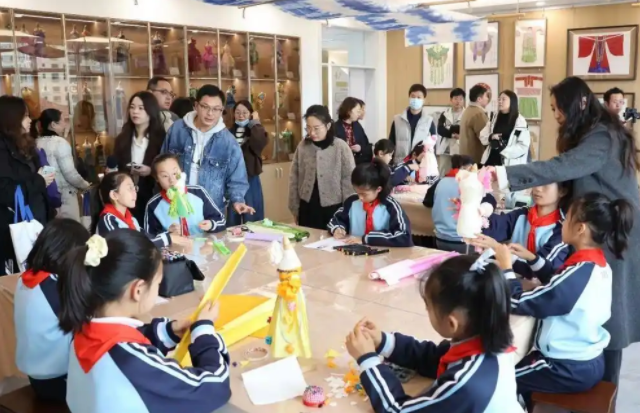 学生课堂上的专心投入文