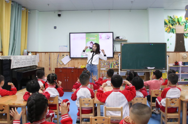 专业化活动生活化共育常