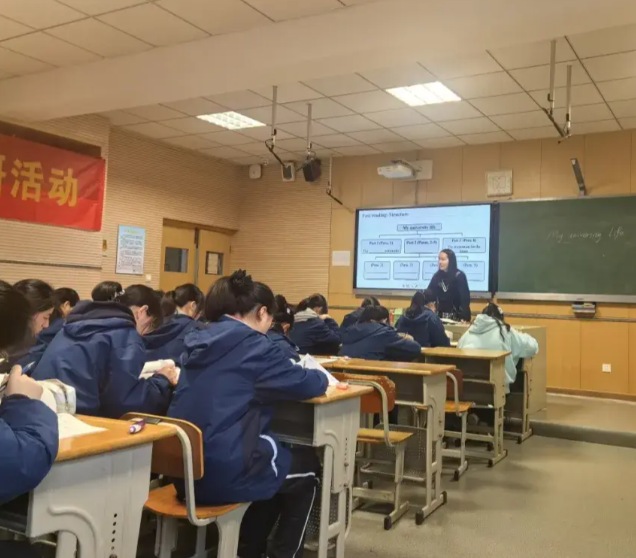 学生认真完成作业和展开